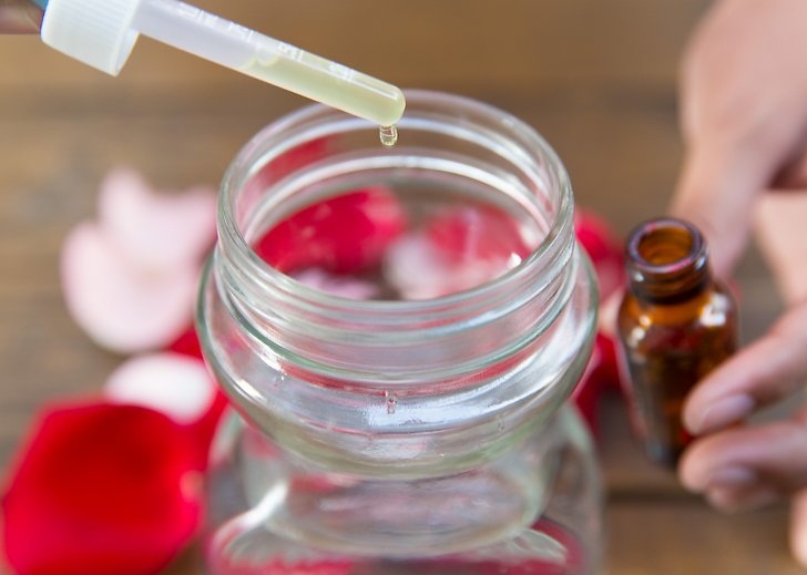 rosewater - 10 Uses of Rose Water